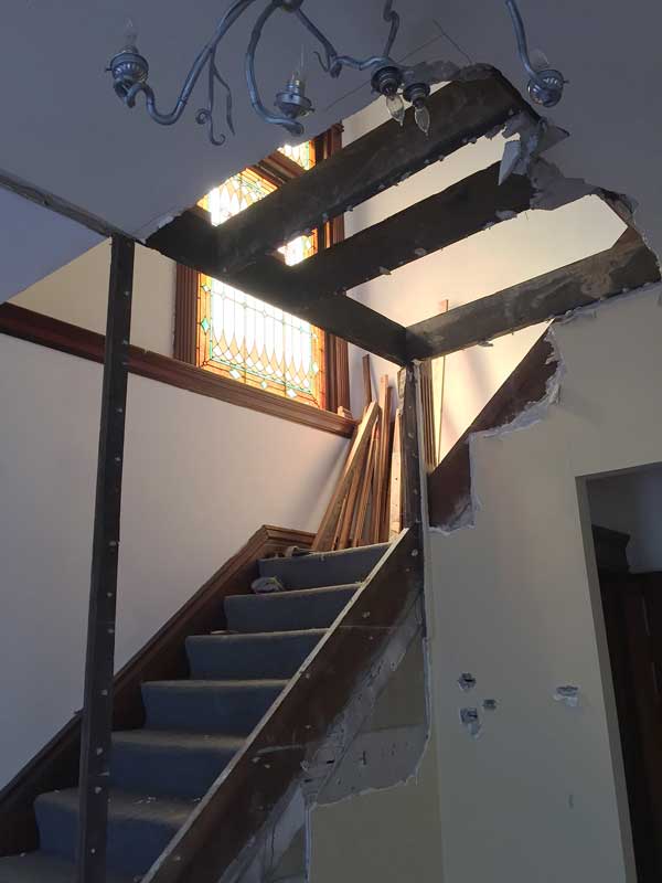 I'm going to get help for the removal of the four remaining joists. The 